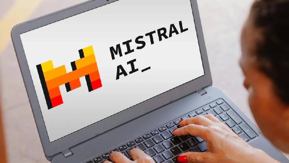 Mistral 推出新服务和 SDK，让客户可以微调其模型